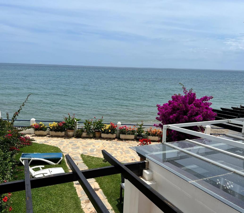 Newly Renovated 2 Bedroom Beachfront House Sitio de Calahonda Ngoại thất bức ảnh