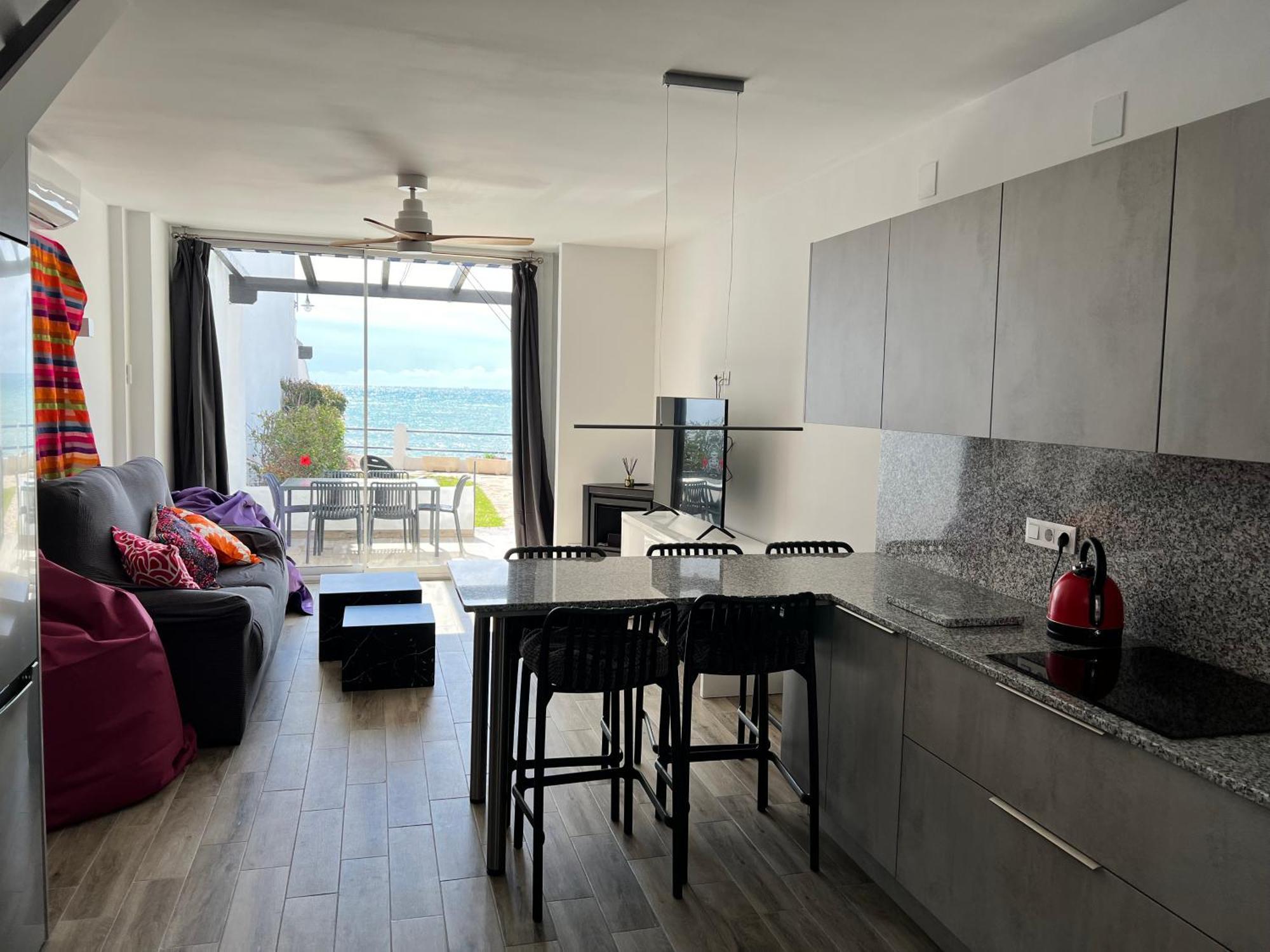 Newly Renovated 2 Bedroom Beachfront House Sitio de Calahonda Ngoại thất bức ảnh