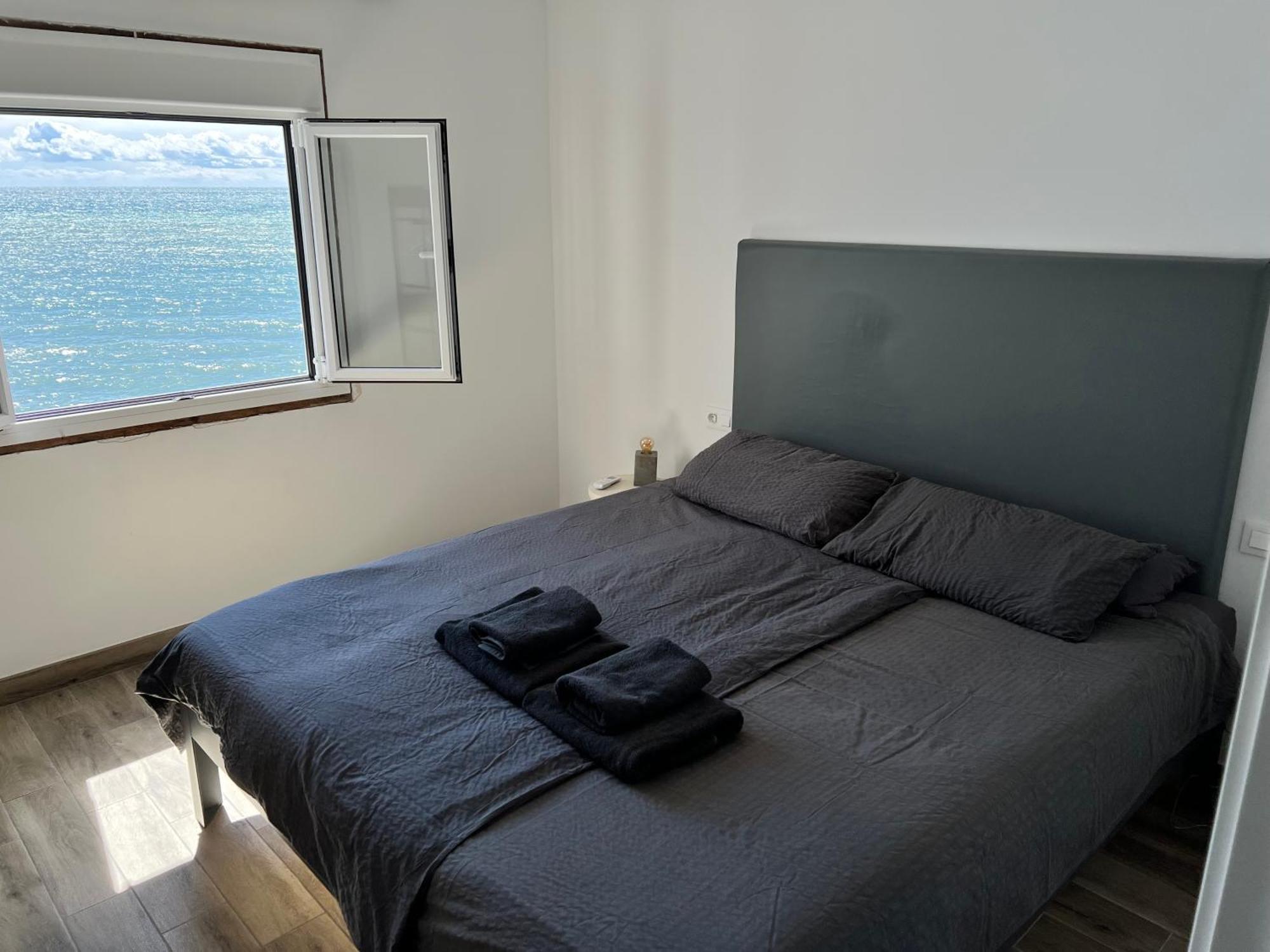 Newly Renovated 2 Bedroom Beachfront House Sitio de Calahonda Ngoại thất bức ảnh