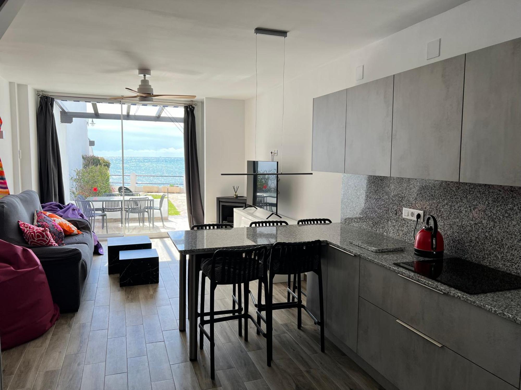 Newly Renovated 2 Bedroom Beachfront House Sitio de Calahonda Ngoại thất bức ảnh