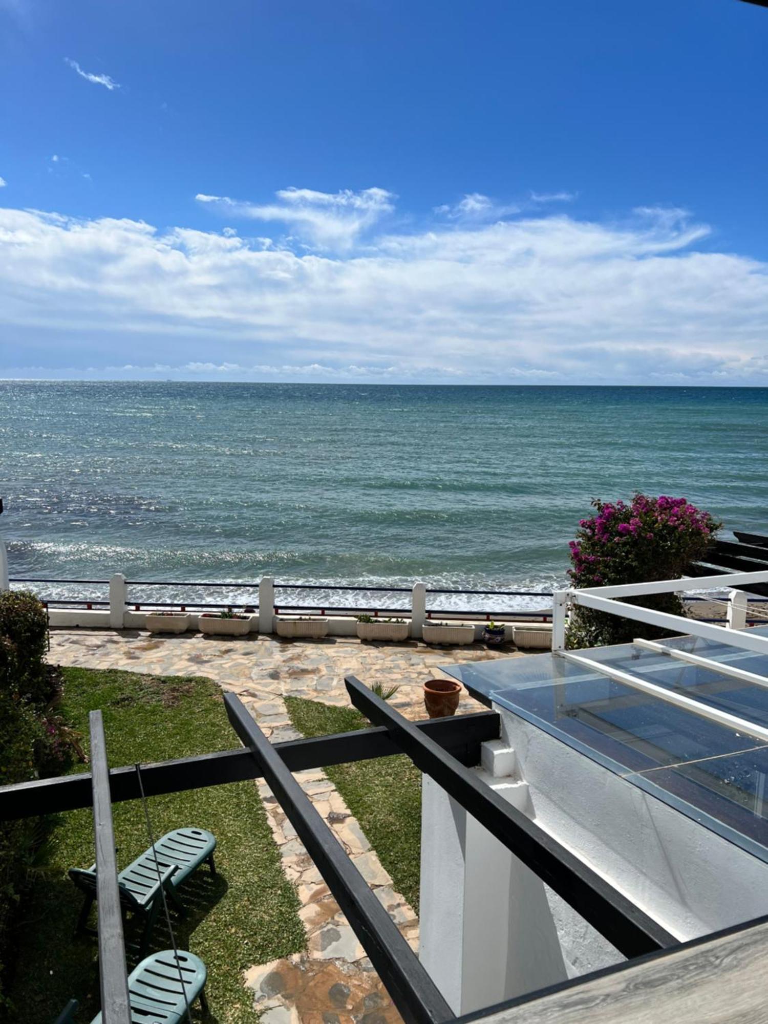 Newly Renovated 2 Bedroom Beachfront House Sitio de Calahonda Ngoại thất bức ảnh