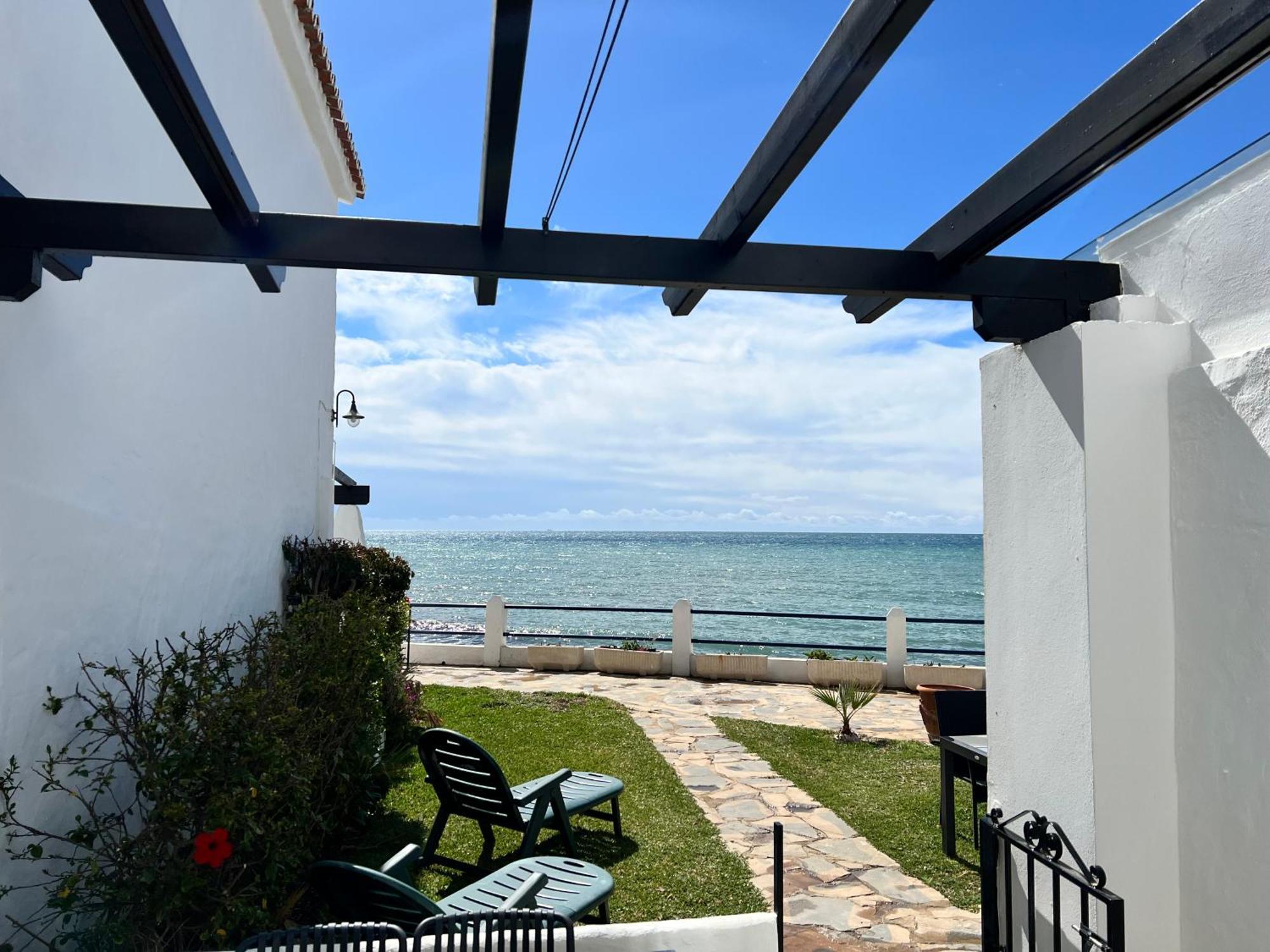 Newly Renovated 2 Bedroom Beachfront House Sitio de Calahonda Ngoại thất bức ảnh