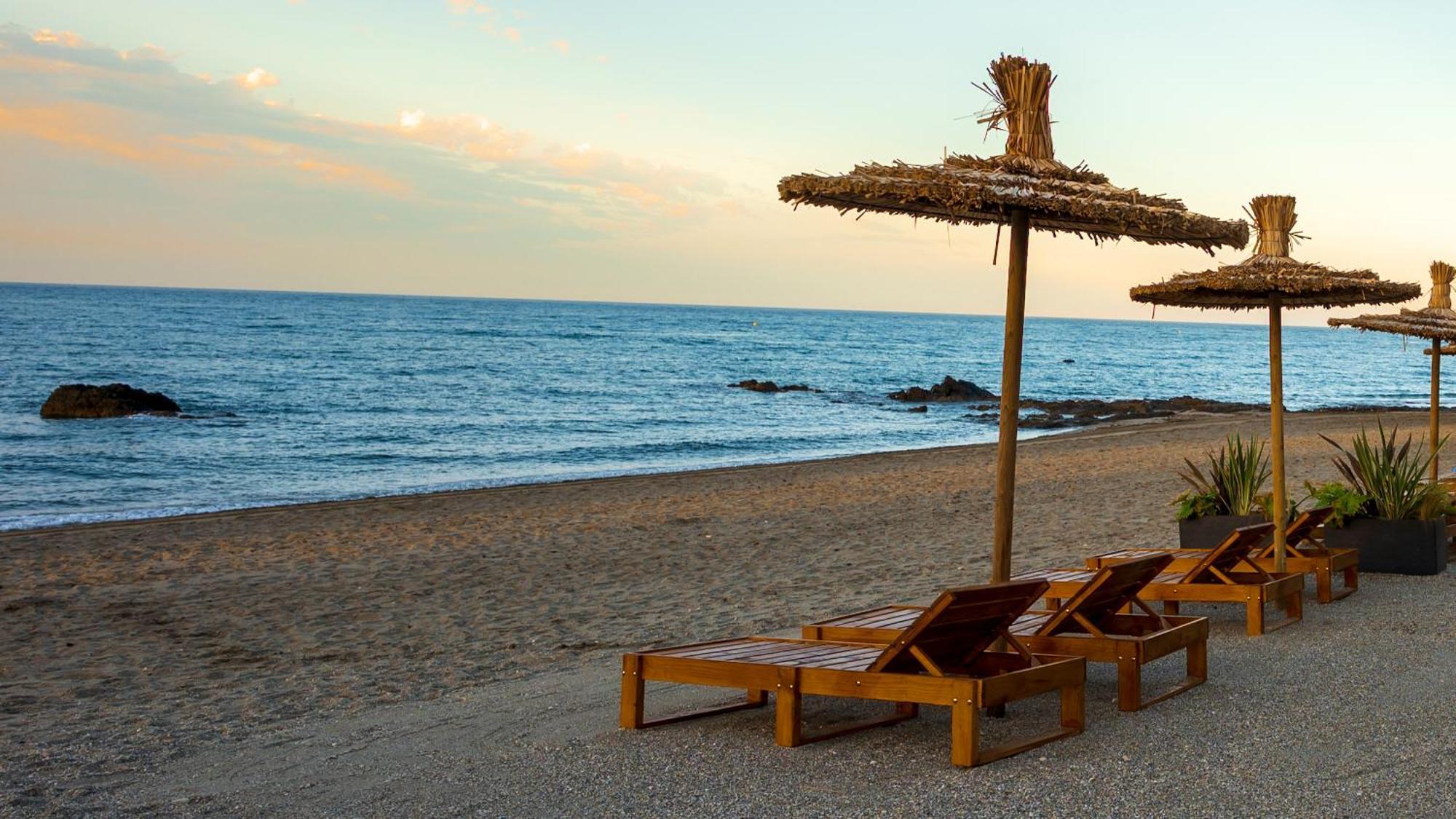 Newly Renovated 2 Bedroom Beachfront House Sitio de Calahonda Ngoại thất bức ảnh
